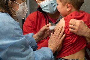 Εμβόλια και χρόνιες νόσοι: «Τώρα τα παιδιά κάνουν 72 εμβόλια και παλαιότερα μόλις 3», vid
