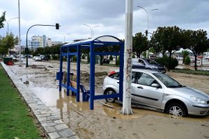 Απόγνωση στον Βόλο που έχει μετατραπεί σε μια πλημμυρισμένη πόλη – Εικόνες πριν και μετά την καταστροφή (video)