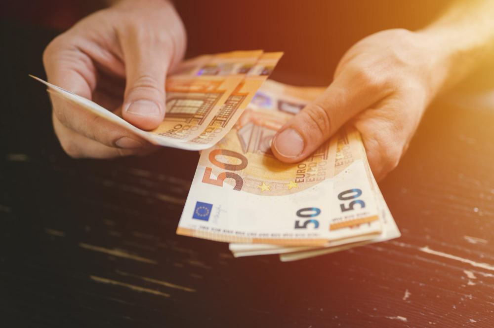ΔΥΠΑ: Πότε ξεκινά η προπληρωμή επιδομάτων, παροχών και Δώρου Χριστουγέννων
