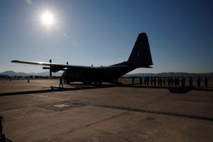 ΜΜΕ: Στην Ελευσίνα μεταγωγικά των ΗΠΑ για τον πόλεμο στη Μ. Ανατολή!! Αντιδράσεις κατοίκων, vid
