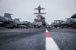 Πιέζεται να μπει σε πόλεμο η Αμερική: Πλοία και αεροσκάφη προς Ισραήλ – Τι απαντά η Μόσχα