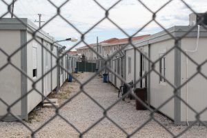 Τι απαντά το Υπ. Μετανάστευσης για τα περιστατικά υποσιτισμού σε δομή μεταναστών