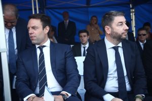 Παρέλαση: Η…ολιγόλεπτη συζήτηση Κασσελάκη-Ανδρουλάκη, vid