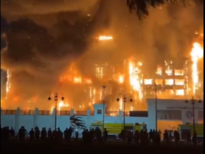 Αίγυπτος: Τεράστια πυρκαγιά στο αρχηγείο της αστυνομίας στην Ισμαηλία – Δεν υπάρχει ακόμα επίσημος απολογισμός θυμάτων (video)