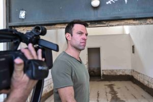 ΣΥΡΙΖΑ – Μεϊκόπουλος για γυναίκα που υποδέχτηκε τον Κασσελάκη: “Είναι η γυναίκα του θείου μου” (video)