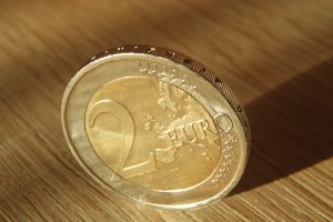 Κορώνα ή γράμματα; Το ποσοστό δεν είναι τελικά 50/50, λένε οι επιστήμονες!
