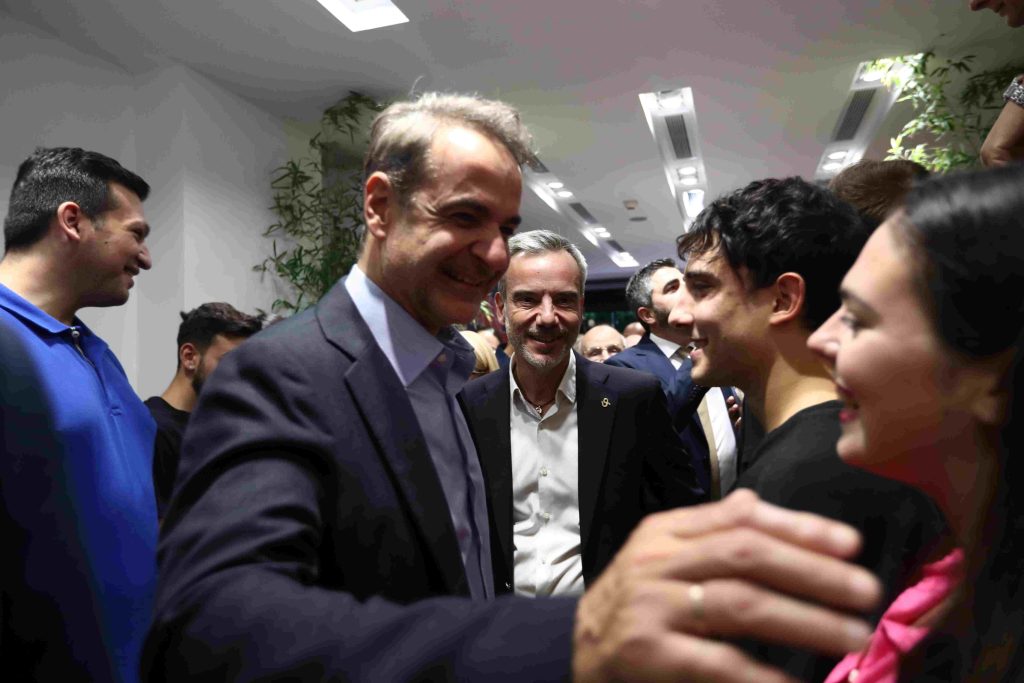 Θεσσαλονίκη: Ο Μητσοτάκης στο εκλογικό κέντρο του Ζέρβα (video)