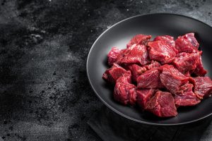 Έρευνα: SOS για όσους τρώνε συχνά κόκκινο κρέας – Τι φέρεται να προκαλεί;