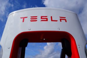 Ερυθρά Θάλασσα: Το εργοστάσιο της Tesla στη Γερμανία αναστέλλει την παραγωγή λόγω έλλειψης εξαρτημάτων