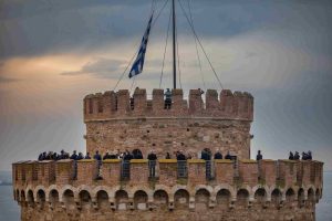 Θεσσαλονίκη: Ανήλικοι Ουκρανοί φωτογράφιζαν πεζούς – Συνελήφθησαν για παραβίαση προσωπικών δεδομένων