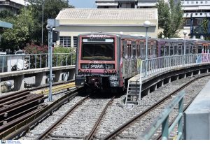 Συνελήφθη 15χρονος που έριξε πέτρες σε διερχόμενο συρμό του ΗΣΑΠ στο Μαρούσι