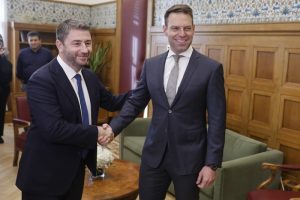 Με χαμόγελα το πρώτο τετ α τετ Κασσελάκη-Ανδρουλάκη: Τι ειπώθηκε