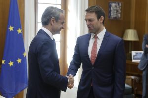 Πρώτο τετ α τετ Μητσοτάκη Κασσελάκη με…πολύ αμηχανία και “διαπληκτισμό”, vid