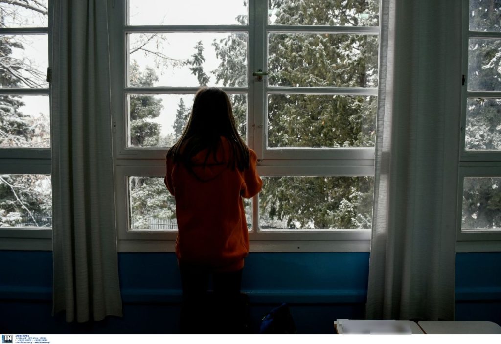 Α-Π-Ι-Σ-Τ-Ε-Υ-Τ-Ο!!! Δείτε πως ζεσταίνονται μαθητές στο Ηράκλειο Κρήτης, vid