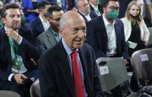 Εκλογές-ΠΑΣΟΚ: Η χειραψία Σημίτη-Ανδρουλάκη