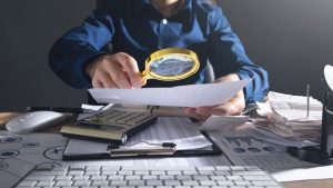 Τεκμαρτό εισόδημα: Τα επικρατέστερα σενάρια για τις αλλαγές στη φορολόγηση επαγγελματιών