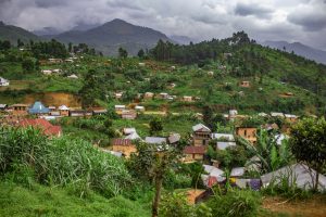 Αυτό το όχημα δεν το έχετε ξαναδεί! Είναι χειροποίητο, το φτιάχνουν στο Κονγκό και μπορεί να μεταφέρει μέχρι 800 κιλά! (video)