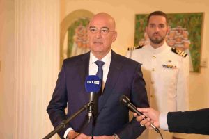 Συνάντηση Δένδια με Αμερικανούς γερουσιαστές – Παρόντες ο Αρχηγός ΓΕΕΘΑ και ο Αμερικανός πρέσβης, George Tsunis