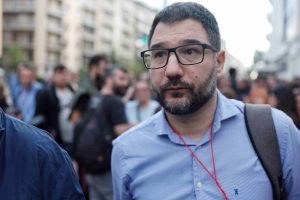 Ηλιόπουλος για Κασσελάκη: “Έχει εντελώς αντιφατικές θέσεις – Πολλές φορές όταν δίνει συγκροτημένη θέση είναι βαθιά συντηρητική” (video)