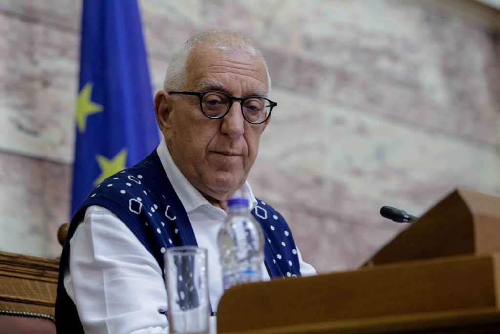 Κακλαμάνης: Τι δήλωσε για τις παρεμβάσεις «γαλάζιων βουλευτών» για τα ΕΛΤΑ και για τον «κόφτη» στη Βουλή