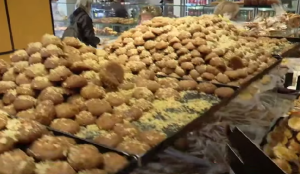 Μελομακάρονα και κουραμπιέδες από…«χρυσό», vid