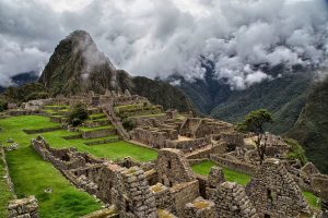 73 μούμιες προ-Ίνκας, μερικές με «ψεύτικα κεφάλια», ανακαλύφθηκαν στο Περού