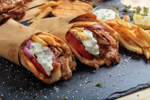 Νέες αυξήσεις στα σουβλάκια λίγο πριν τα Χριστούγεννα! Ακόμα και σε λαϊκές γειτονιές!!!