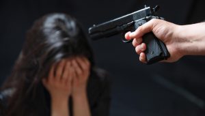 Νεαρή ράπερ δολοφονεί μπροστά στην κάμερα τον μάνατζέρ της, vid