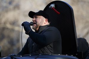 Alex Jones: Προκαλώ τους Μακρόν, Μερτς και Στάρμερ να υποβληθούν σε τεστ ουσιών, vid