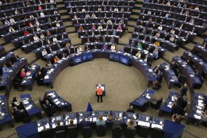«Η Ευρώπη αυτοκτονεί»! Δραματικά λόγια μέσα στο Ευρωκοινοβούλιο – «ΣΙΩΠΗ» στην Ελλάδα, vid