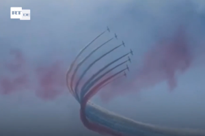 Τα αεροπλάνα της αέρο-ακροβατικής ομάδας «First Flight» βαμμένα στα χρώματα της ρωσικής σημαίας