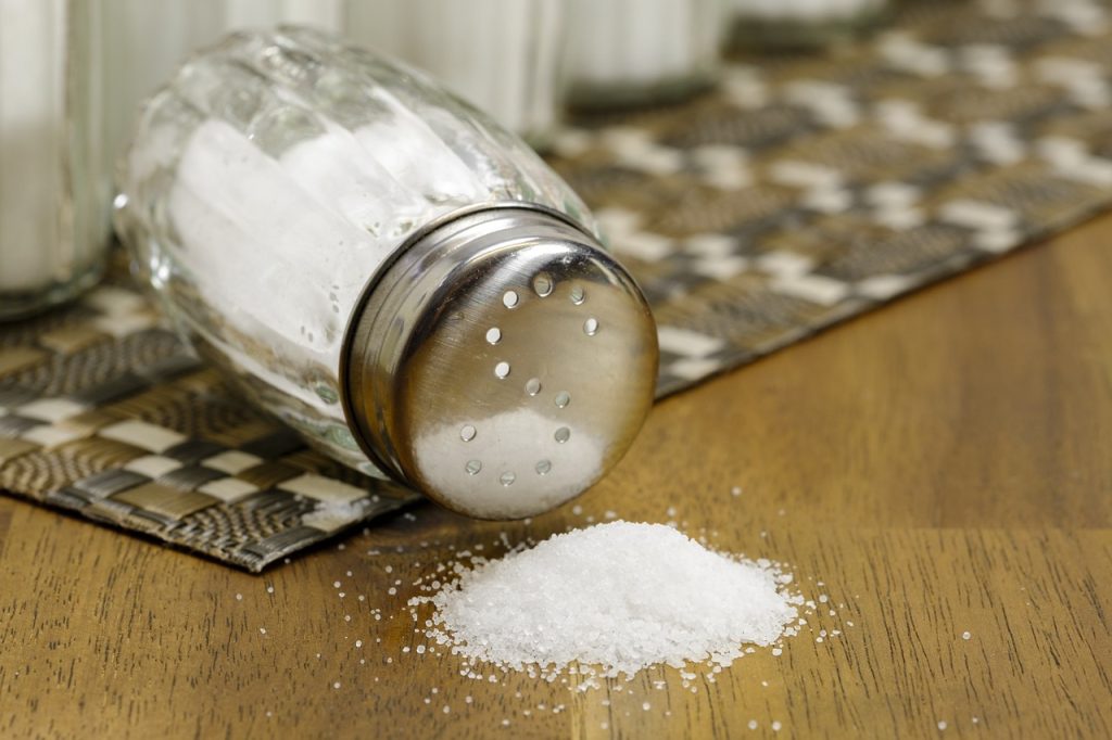 Πόσο αλάτι χρειάζεται τελικά να προσθέτουμε στο βράσιμο των ζυμαρικών;