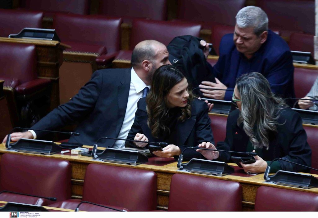 Νομοσχέδιο για τα κόκκινα δάνεια: Τι ψήφισε η ομάδα των 11 σε ονομαστική ψηφοφορία που είχε ζητήσει ο ΣΥΡΙΖΑ