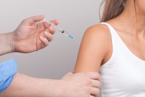 «Είναι η 45η μου δόση, άλλες 2 για το έμφραγμα»: Τρολάρει την κορωνοτρέλα και γίνεται viral, vid