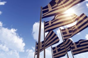 ΣΟΚ!! Είδαν την γαλανόλευκη και την εικόνα της Παναγίας και τον έσπασαν στο ξύλο, vid