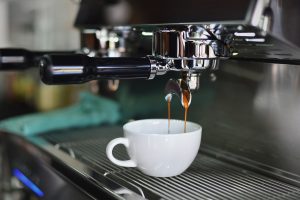 Γιατί δεν πρέπει να καθαρίζετε την καφετιέρα με ξίδι