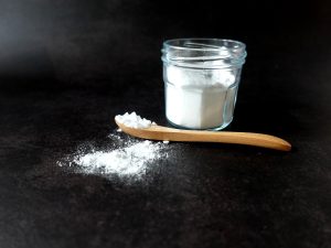 Μαγειρική σόδα: Τα μυστικά για να γίνει πολύτιμος σύμμαχος και στην καθαριότητα