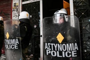 Αστυνομική επιχείρηση σε χώρους της Νομικής Σχολής Αθηνών – Δείτε βίντεο