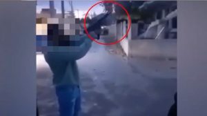Μέγαρα! Πυροβόλησε με αυτόματο δίπλα στα σπίτια! Το ΒΙΝΤΕΟ κάνει τον γύρο της Ελλάδας