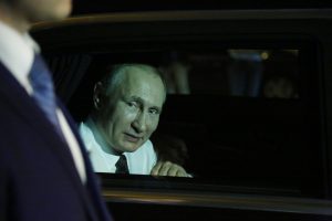 Ο Πούτιν κάνει βόλτα με ένα ηλεκτρικό αυτοκίνητο