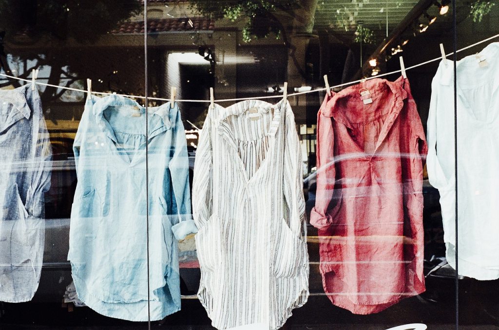 Η Gen Z δίνει πνοή στα vintage και second hand καταστήματα – Η “γρήγορη μόδα” ήρθε και στην Ελλάδα