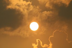 Τεράστια απόκοσμη τρύπα εμφανίστηκε στον Ήλιο! Πού οφείλεται; vid
