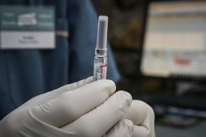 «Ό,τι κάνουμε μόνοι μας τα ΜΜΕ»: Παράπονο από δημοσιογράφους για τα εμβόλια, vid