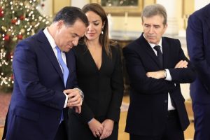 Το μπέρδεμα Γεωργιάδη στην ορκωμοσία: Έβαλαν όλοι τα γέλια, vid