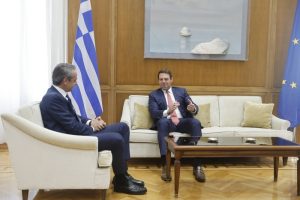 Κασσελάκης: Κ. Μητσοτάκη γιατί διώξατε τους δύο στενότερους συνεργάτες σας;;