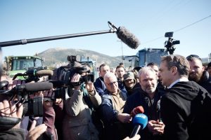 «Ναυάγιο» στις διαπραγματεύσεις Μητσοτάκη-αγροτών – Συνεχίζονται τα μπλόκα