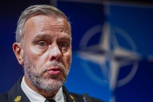 «Ή τους κόβουμε τα πόδια ή…»! Το ΒΙΝΤΕΟ του ΝΑΤΟ με την απειλή πόλεμου στην Ρωσία σοκάρει
