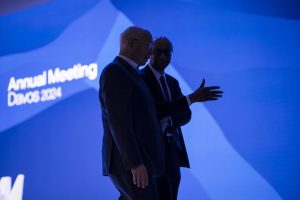 Επιβεβαιώνει το WEF: Φεύγει ο Σβαμπ, ποιός θα είναι ο πιθανός διάδοχος
