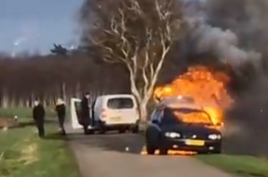 Άναψε τσιγάρο και δίπλα του είχε πυροτεχνήματα! Η συνέχεια στις οθόνες σας!