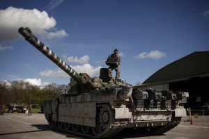 Γαλλία: Η ανάμιξη της Ρωσίας στην εσωτερική ζωή των κρατών μπορεί να είναι «ο νέος παγκόσμιος πόλεμός μας»